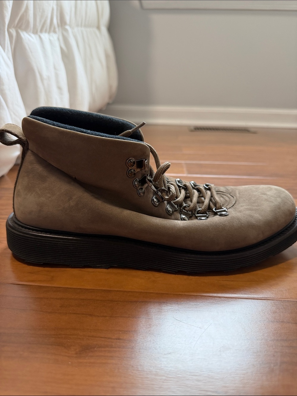 Men’s Hiking Boot from Season Three